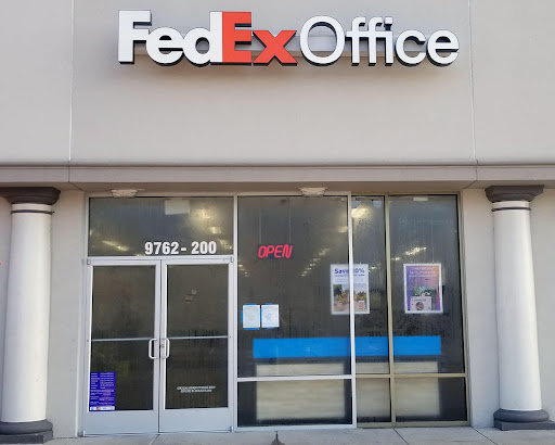 Shipping and Mailing Service «FedEx Office Ship Center», reviews and photos, 800 Gessner Rd #130, Houston, TX 77024, USA