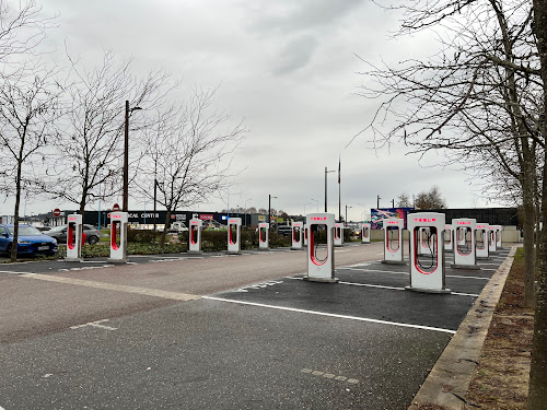 Borne de recharge de véhicules électriques Tesla Supercharger Boé