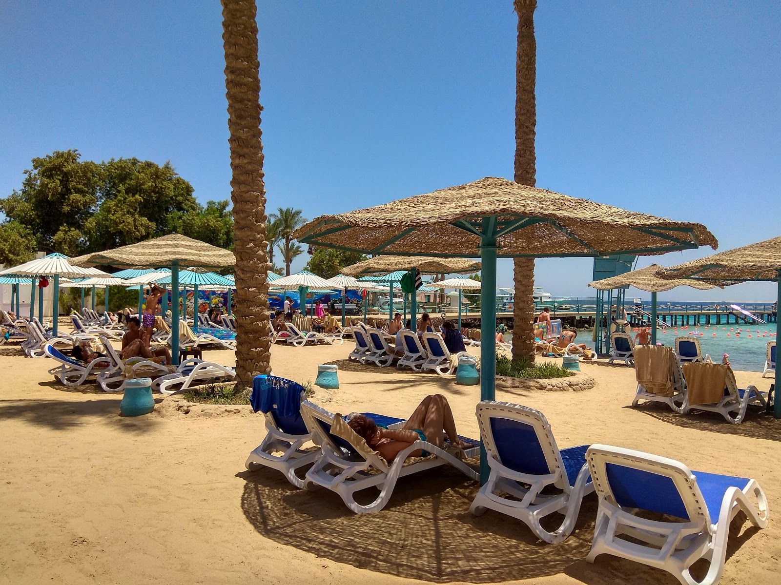 Φωτογραφία του Public Beach El Fayroz και το όμορφο τοπίο του