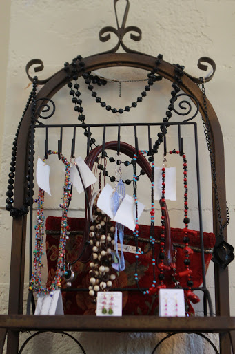 Thrift Store «BON MARCHE THRIFT STORE-PLAZA», reviews and photos, 539 1st St W, Sonoma, CA 95476, USA