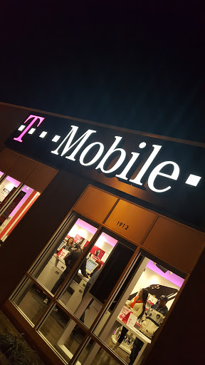Cell Phone Store «T-Mobile», reviews and photos, 1912 N Monroe St, Tallahassee, FL 32303, USA