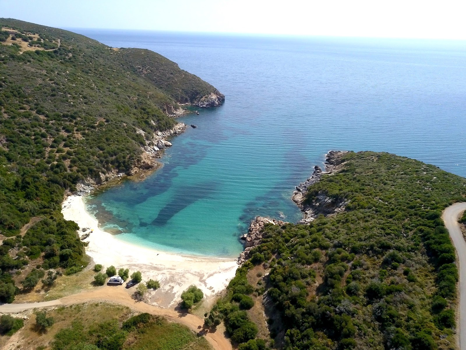 Fotografie cu Mageiras beach cu o suprafață de apa pură turcoaz