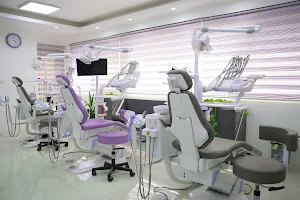 (کلینیک دندانپزشکی دکتر شاکریان) Dr. Shakerian Dental Clinic image