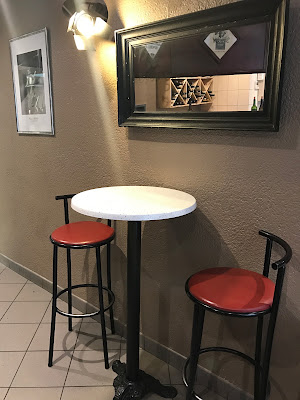 Café de la place à Cergy
