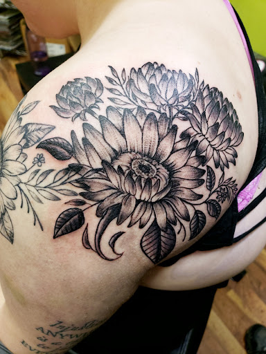 Tattoo Shop «Below Radar Tattoo», reviews and photos, 639 1st Ave N, Fargo, ND 58102, USA