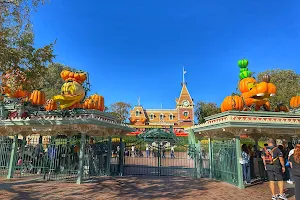Disneyland Esplanade image