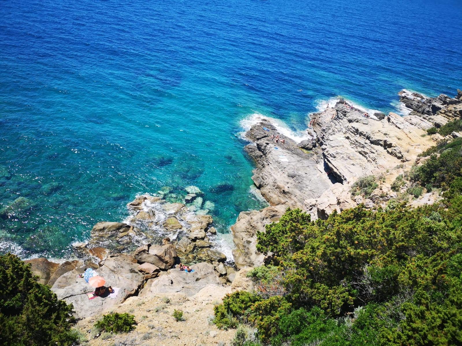 Punta Pacchiano'in fotoğrafı küçük çoklu koylar ile birlikte