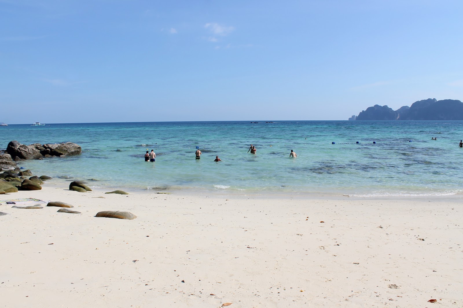 Foto de Viking Beach com água cristalina superfície