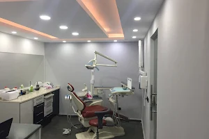 ٍعيادة شيلد لتجميل و زراعة الاسنان Shield clinic image