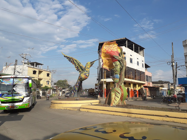 Monumento Colibrí Y Flor