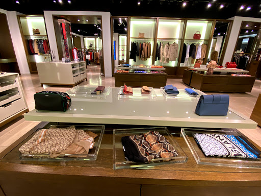 Clothing Store «Burberry Outlet», reviews and photos, 5220 Fashion Outlets Way, Rosemont, IL 60018, USA