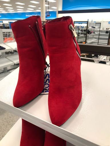 Stores to buy women's white boots Seattle