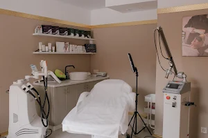 Клиника VALLISTEP Аппаратная и иньекционная косметология, маникюр, педикюр, брови Ярославль image
