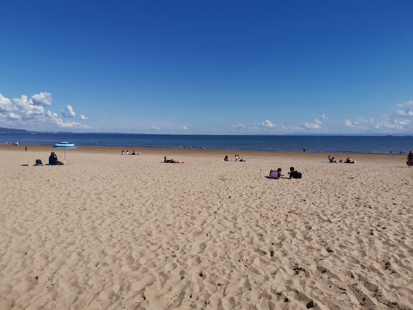 Photo de Plage de Swansea avec sable lumineux de surface