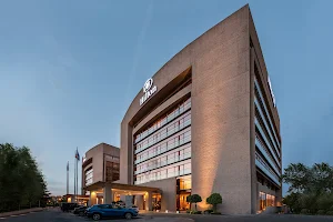 Hilton Madrid Airport image