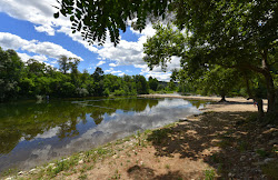 Foto von Plage du Petit Rocher und die siedlung