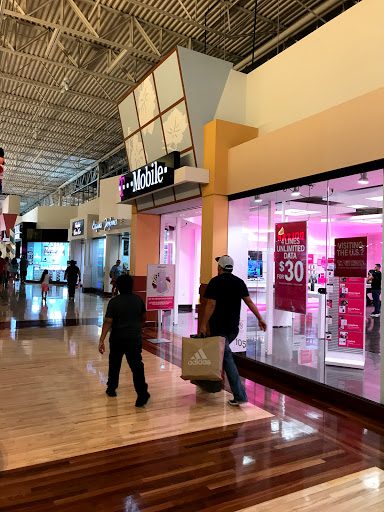 Cell Phone Store «T-Mobile», reviews and photos, 3000 Grapevine Mills Pkwy #105, Grapevine, TX • 76051-2011, USA