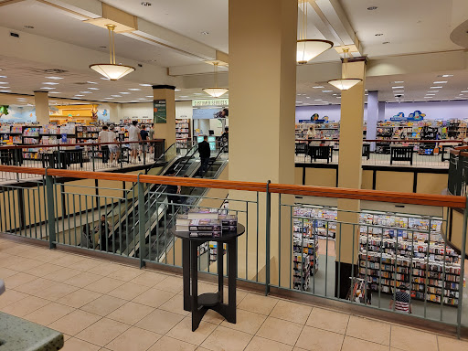 Book Store «Barnes & Noble», reviews and photos, 47 E Chicago Ave, Naperville, IL 60540, USA