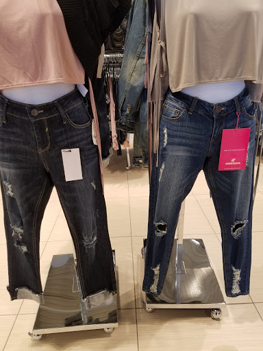 Clothing Store «Discovery Clothing Company», reviews and photos, 660 Centerview Blvd, Kissimmee, FL 34741, USA