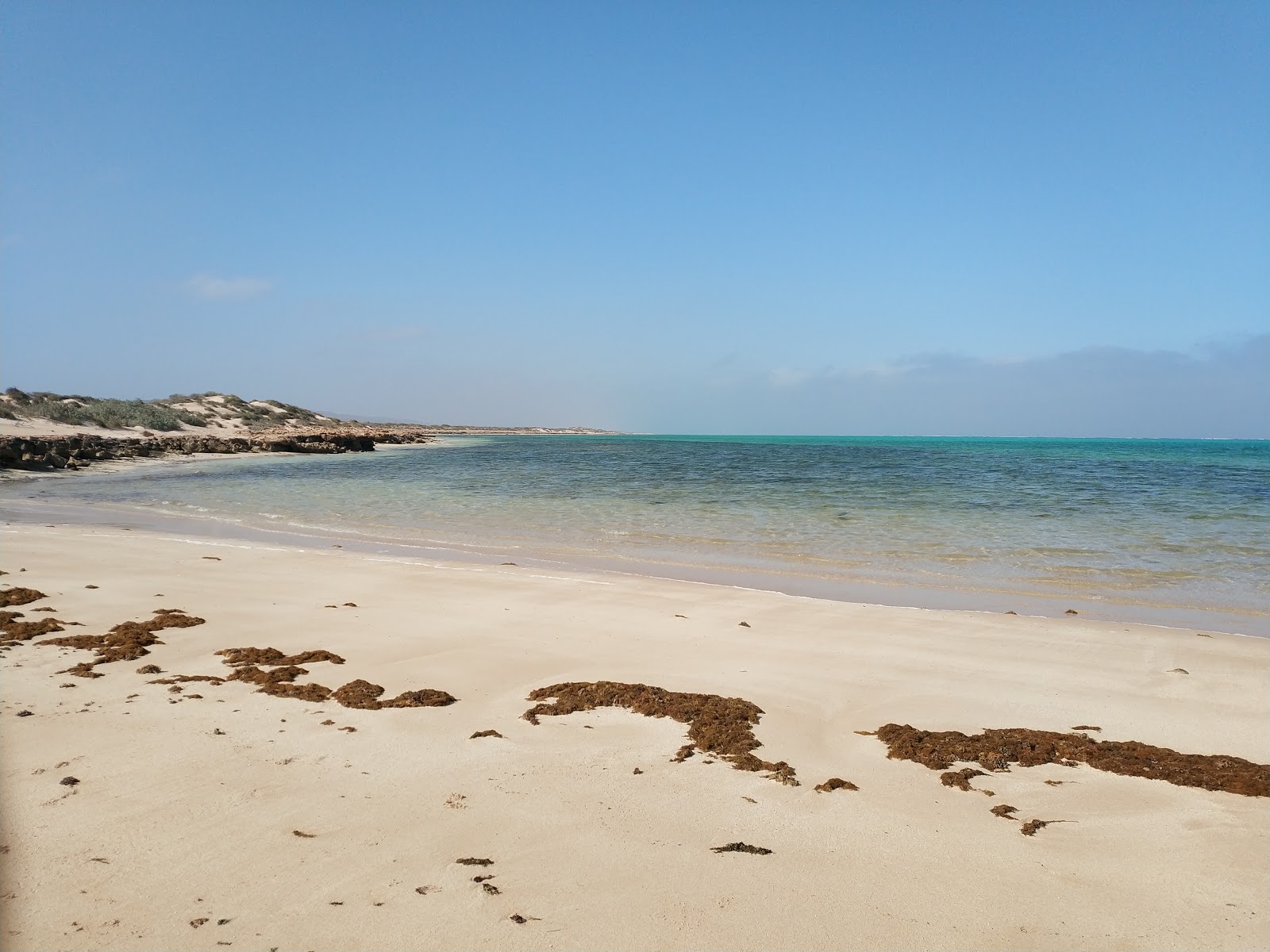 Foto van Bundegi Beach met recht en lang
