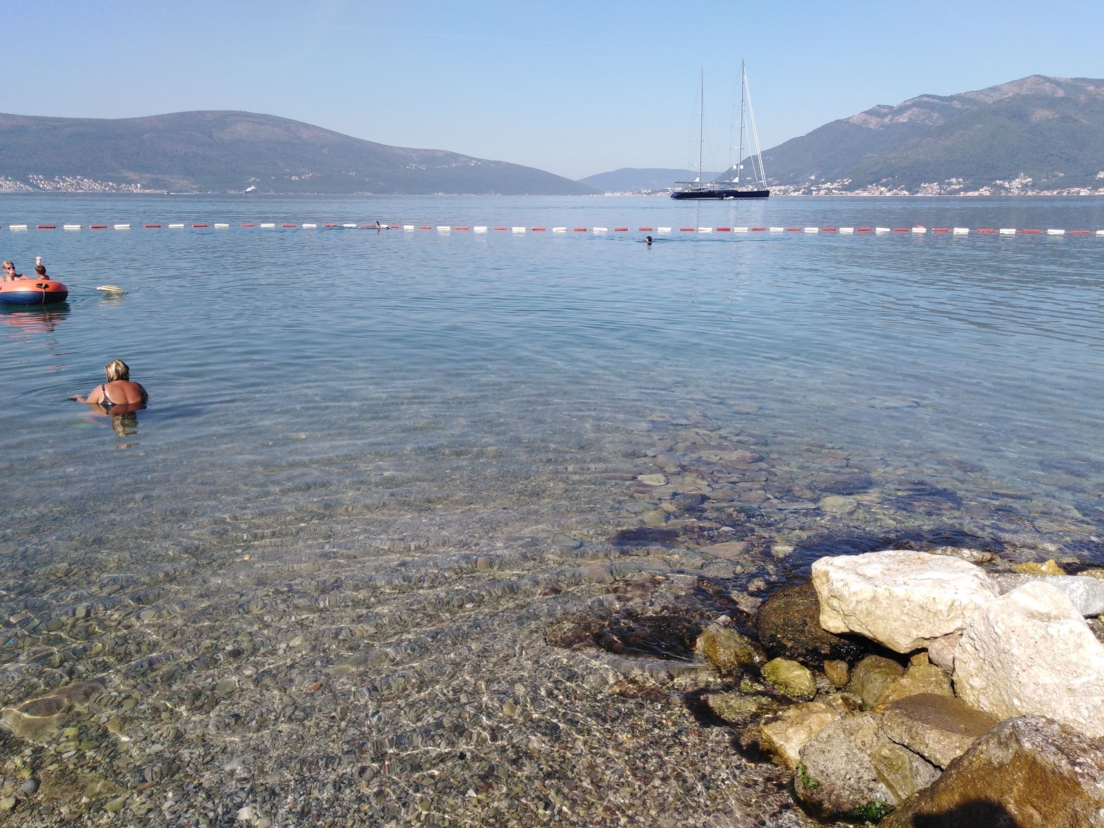 Φωτογραφία του Plazha Ponta με επίπεδο καθαριότητας εν μέρει καθαρό