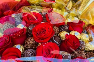 Choco Flower | Buquês Flores de Chocolate Comestíveis image