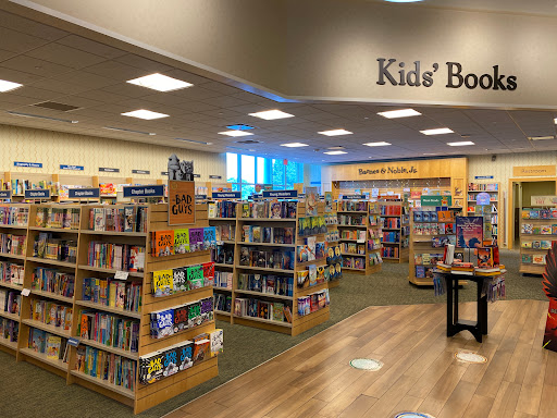 Book Store «Barnes & Noble Booksellers Fredericksburg/ Central Park», reviews and photos, 1220 Carl D. Silver Parkway, Fredericksburg, VA 22401, USA