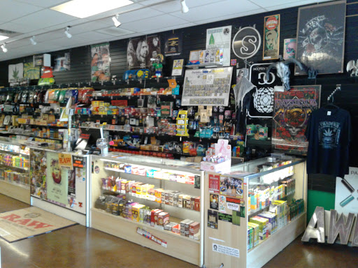 Tobacco Shop «Traders Smoke Shop», reviews and photos, 8110 W Union Hills Dr #210, Glendale, AZ 85308, USA