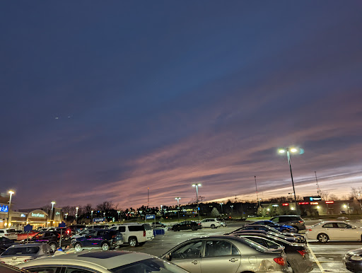 Shoe Store «DSW Designer Shoe Warehouse», reviews and photos, 4039 Richmond Rd, Warrensville Heights, OH 44122, USA