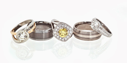 Jewelry Store «Revell Jewelers», reviews and photos, 904 Middle Rd, Bettendorf, IA 52722, USA