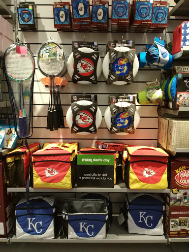 Outlet Mall «Legends Outlets Kansas City», reviews and photos, 1843 Village W Pkwy c127, Kansas City, KS 66109, USA