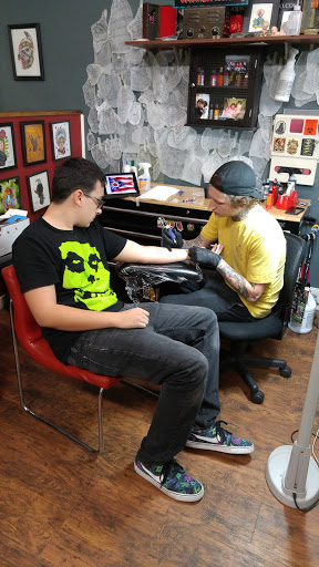 Tattoo Shop «Liquid Metal Tattoo & Body Piercing», reviews and photos, 817 Main St, West Point, VA 23181, USA