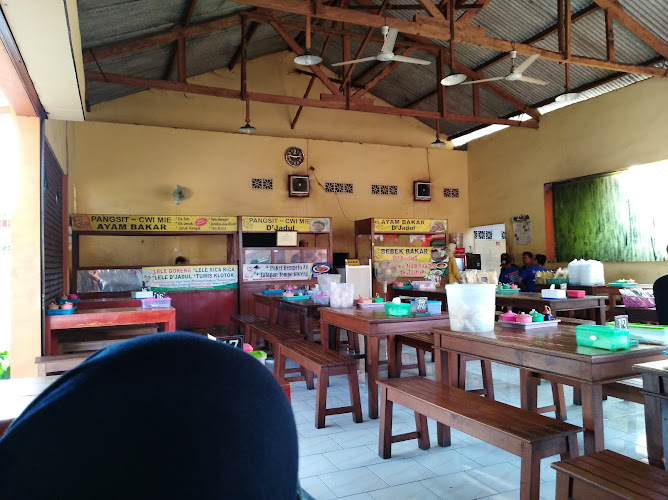 Restoran Masakan Ayam di Jawa Timur: Nikmatnya Kuliner Ayam Bakar dan Ayam Goreng di 8 Tempat Ini