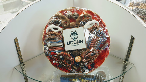 Chocolate Shop «Chocolate Works Darien», reviews and photos, 25 Old Kings Hwy N, Darien, CT 06820, USA