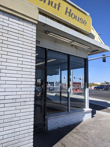 Bakery «Fresno Donut House», reviews and photos, 3145 N Blackstone Ave, Fresno, CA 93703, USA