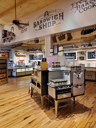 Sporting Goods Store «Bass Pro Shops», reviews and photos, 10000 Bass Pro Blvd, Rossford, OH 43460, USA