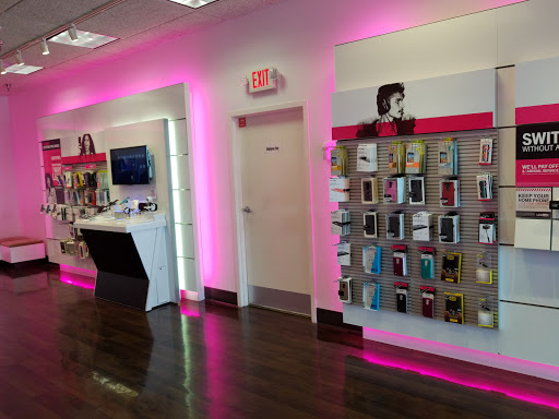 Cell Phone Store «T-Mobile», reviews and photos, 1418 Blackiston Mill Rd Suite 100, Clarksville, IN 47129, USA