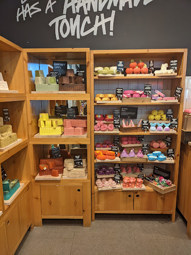 Cosmetics Store «Lush Cosmetics», reviews and photos, 303 Memorial City Way, Houston, TX 77024, USA