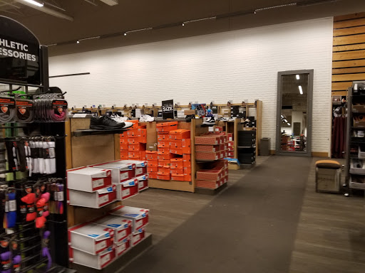 Shoe Store «DSW Designer Shoe Warehouse», reviews and photos, 2515 W 75th St, Naperville, IL 60540, USA
