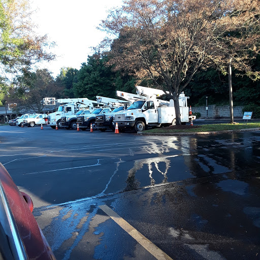 American Restaurant «Cracker Barrel Old Country Store», reviews and photos, 34 Tunnel Rd, Asheville, NC 28805, USA