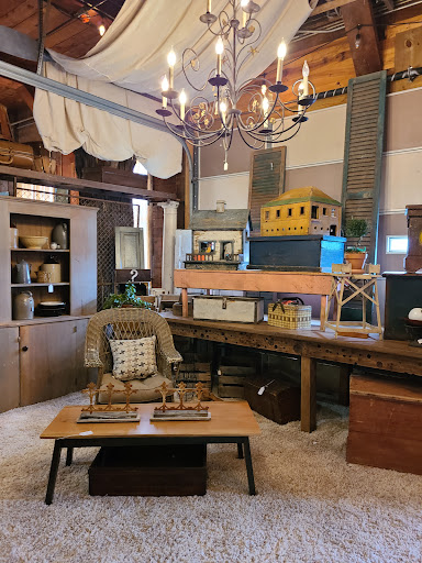 Antique Furniture Store «Hip and Humble», reviews and photos, 401 E Main St, Berryville, VA 22611, USA