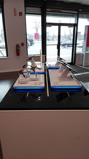 Cell Phone Store «T-Mobile», reviews and photos, 15 Spring Valley Market Pl, Spring Valley, NY 10977, USA