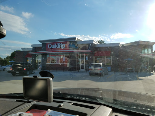 Gas Station «QuikTrip», reviews and photos, 2590 NE 72nd St, Gladstone, MO 64118, USA