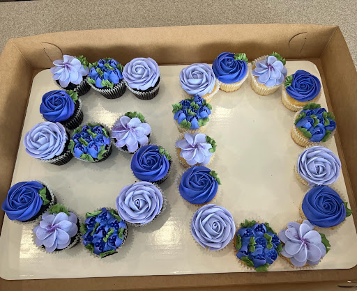 Cupcake Shop «Smallcakes: A Cupcakery of Naperville», reviews and photos, 115 E Ogden Ave #119, Naperville, IL 60563, USA