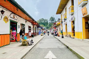 Calle Real image