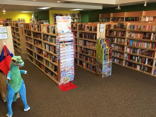 Book Store «Walls of Books», reviews and photos, 7739 Tylers Pl Blvd, West Chester Township, OH 45069, USA