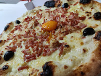 Plats et boissons du Pizzeria Pizza de JP et Lolo à Saint-Laurent-de-Mure - n°4