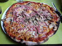 Pizza du Restaurant LA VILLA DES OLIVIERS à Guingamp - n°8