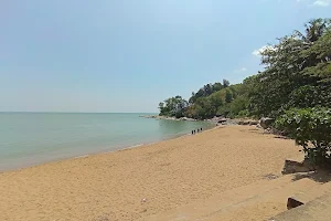 Pantai Pasir Pendek image