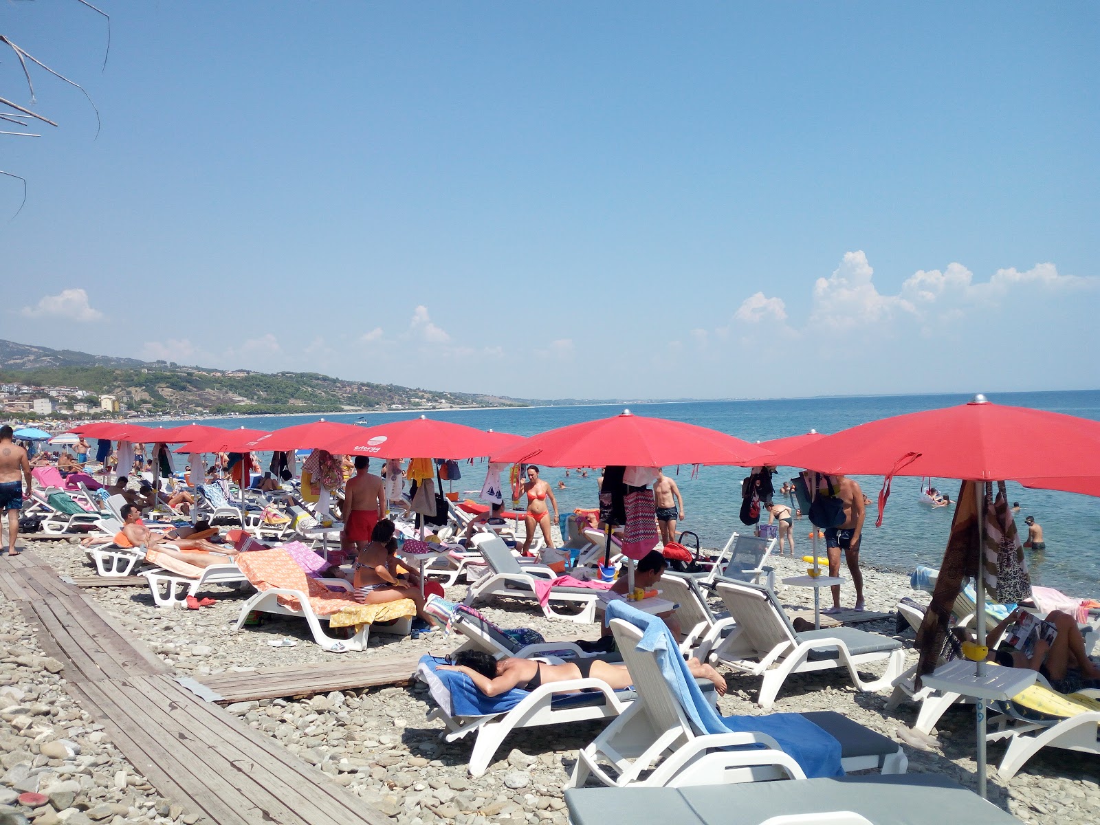 Montegiordano Marina'in fotoğrafı - rahatlamayı sevenler arasında popüler bir yer
